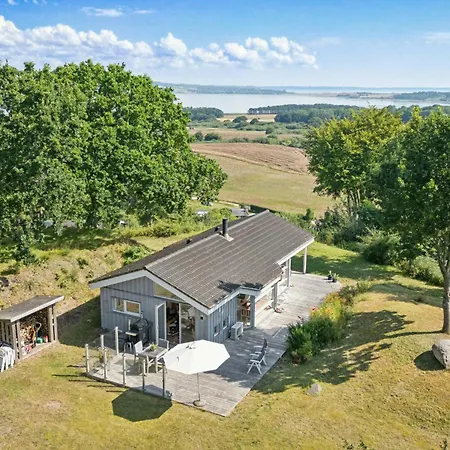 With Sea View Feriehus Knebel